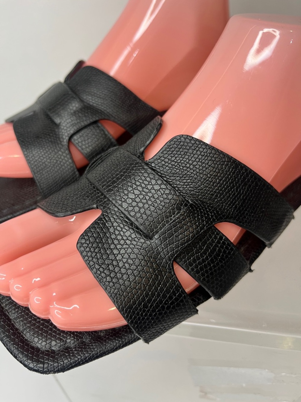 Black Leather Toe-Loop Slide Sandals - Picture 4 of 4